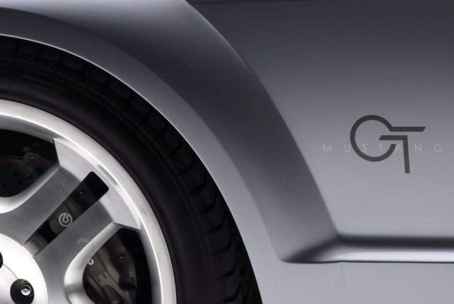  Ford Mustang GT Concept 2003 года  (фото 17 из 31)